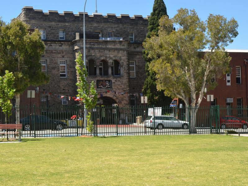 Hostel The Old Swan Barracks Perth Exterior foto