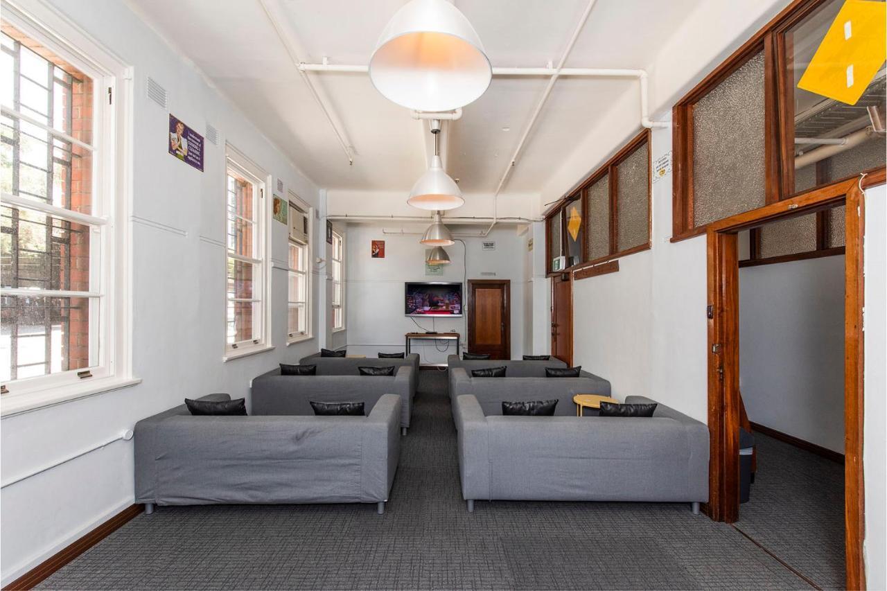 Hostel The Old Swan Barracks Perth Exterior foto